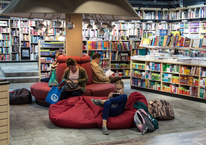 vitrine-CAILLE-min_books_bookstore_book_reader_readers_reading_shop_sale_books-849006