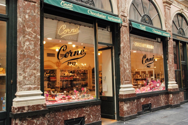 vitrine-CAILLE-min_chocolate_chocolaterie_shop_luxury_chic_gallery_brussels_belgium-558146