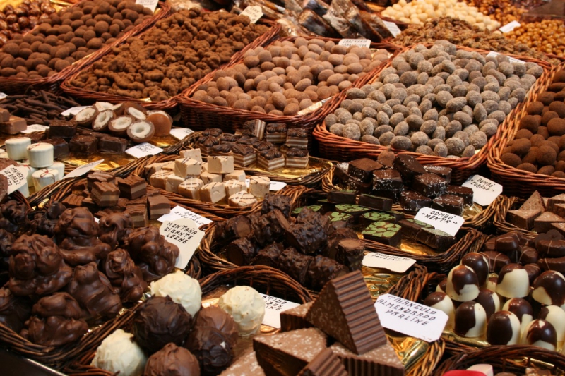 vitrine-CAILLE-min_chocolates_chocolate_nibble_sweetness_fine_chocolates_gourmet_candy_brand-752083