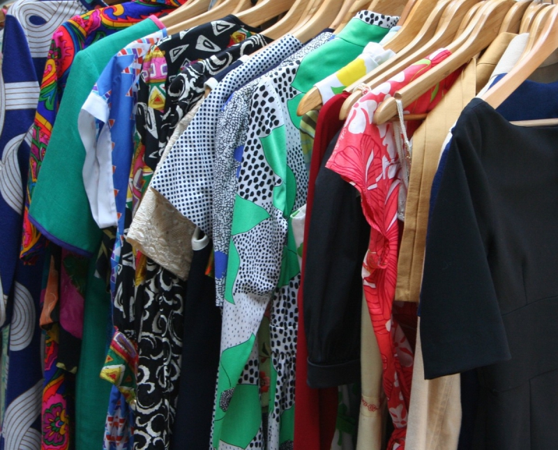 vitrine-CAILLE-min_dresses_apparel_clothing_clothes_clothes_hangers_wooden_hangers_retail_shop_closet-1149845